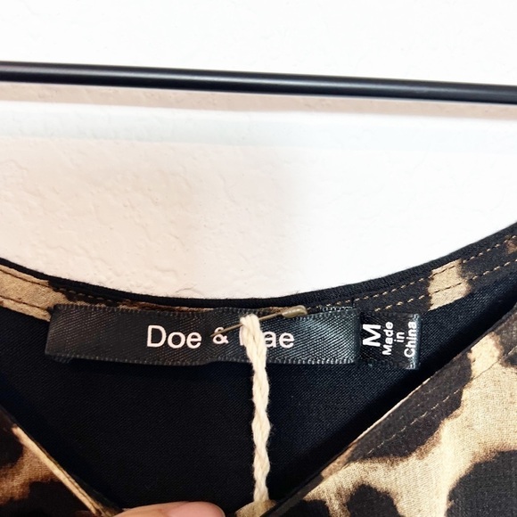DOE & RAE LEOPARD WOMEN SLEEVELESS BLOUSE SIZE MEDIUM BRAND NEW - Picture 2 of 5